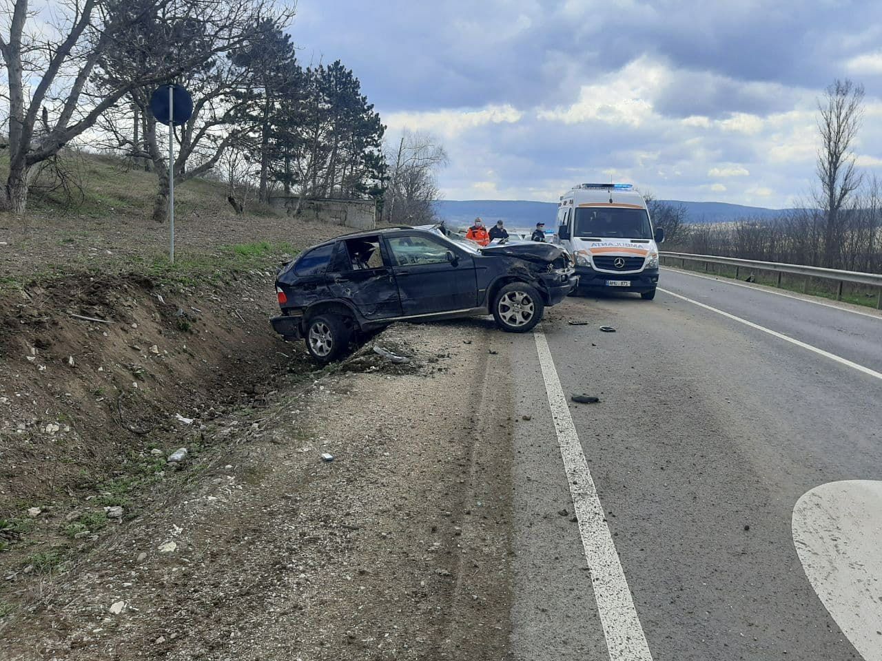 В Страшенском районе произошло ДТП с участием патрульной машины и BMW X5