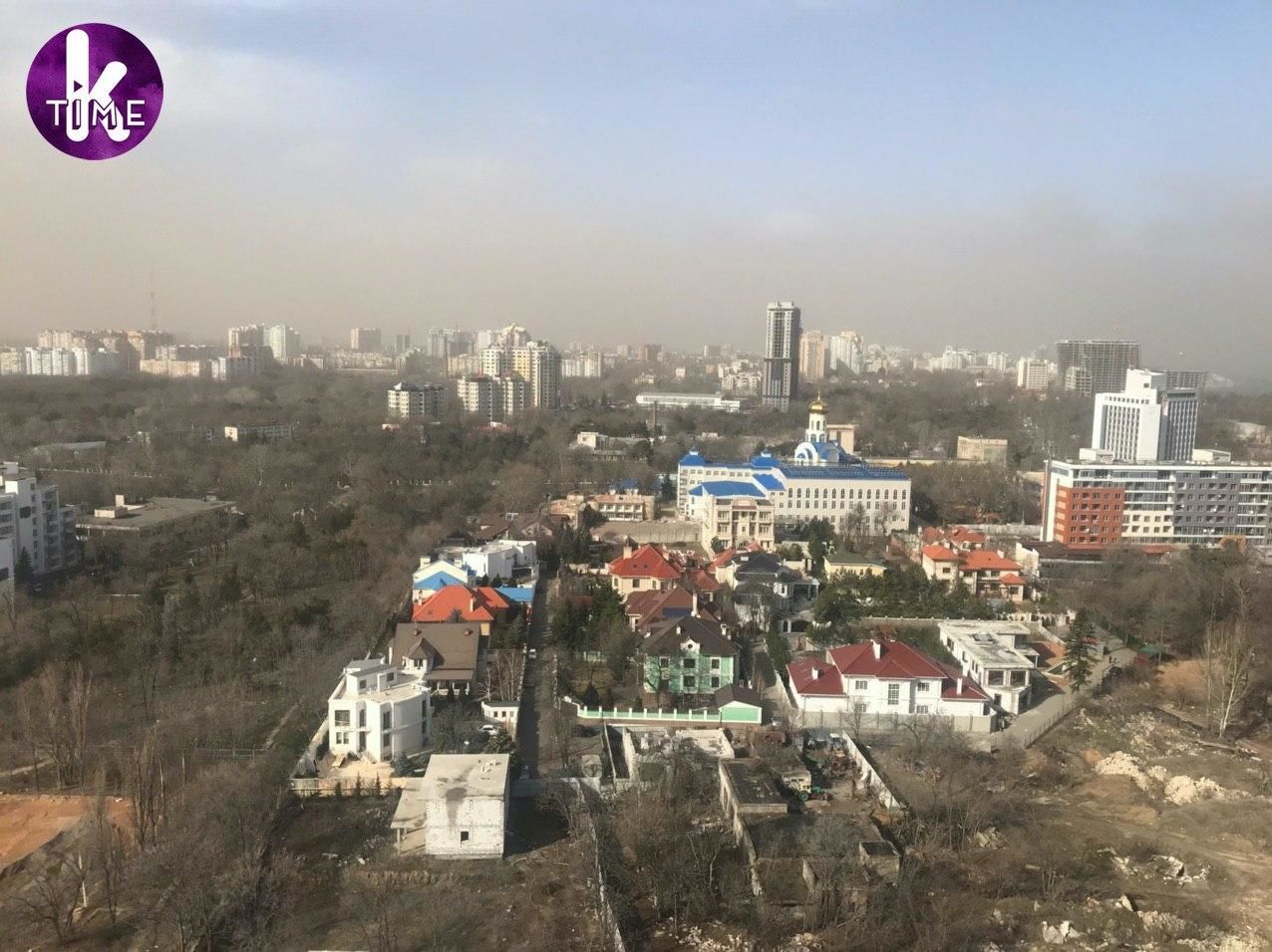 После страшного урагана на Одессу обрушилась песчаная буря