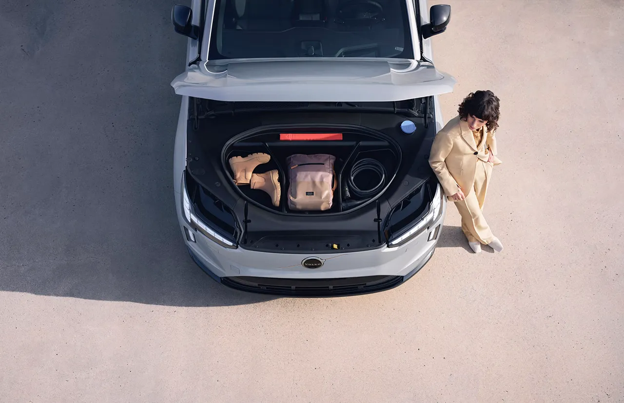 Обновлённый Volvo EX90 заряжается ещё быстрее и получает новые улучшенные функции