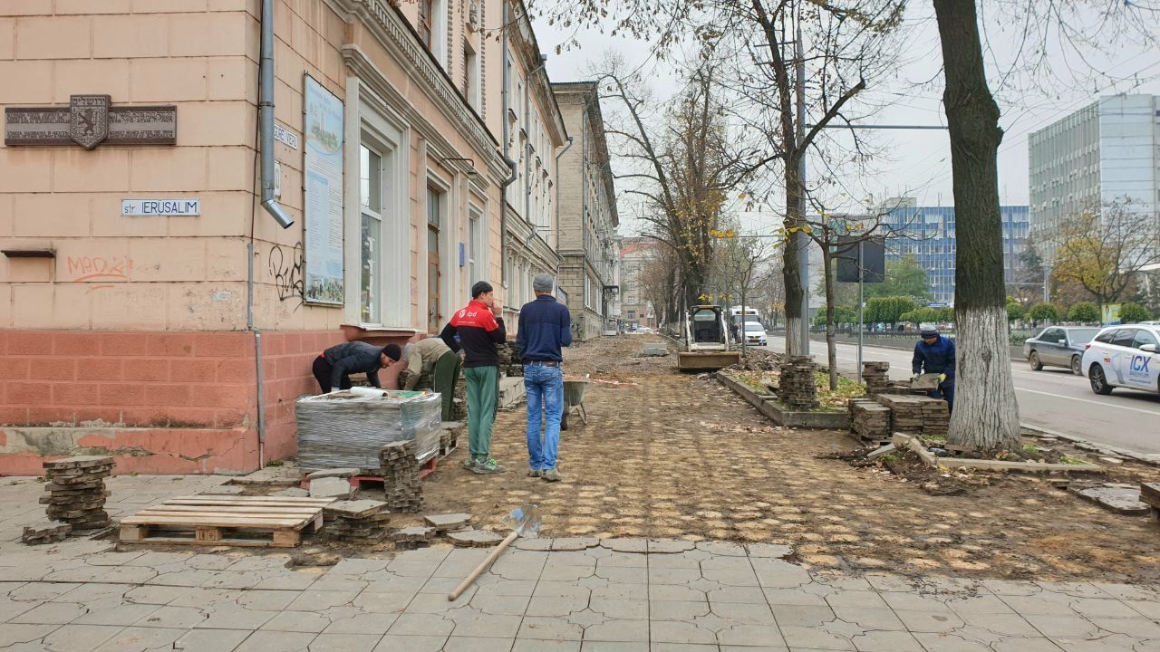 Тротуары на улицах Пушкина и Бэнулеску-Бодони преображаются