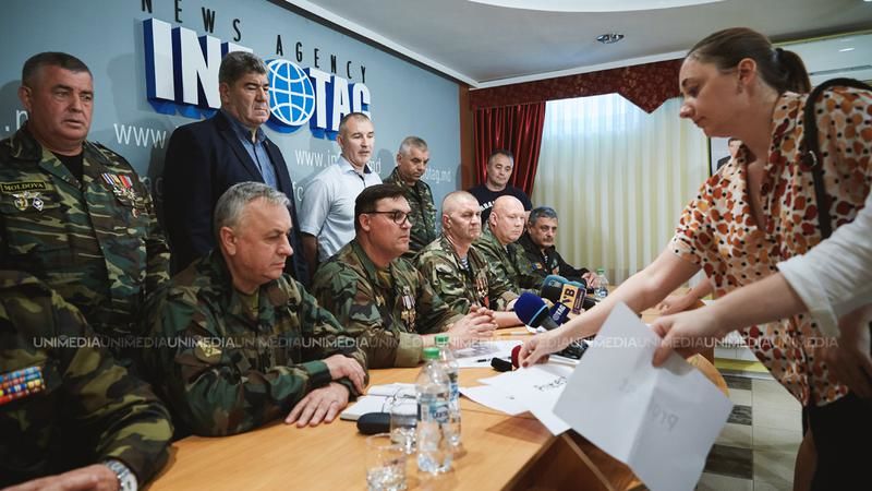 Журналисты выразили протест на пресс-конференции агрессивных ветеранов МВД