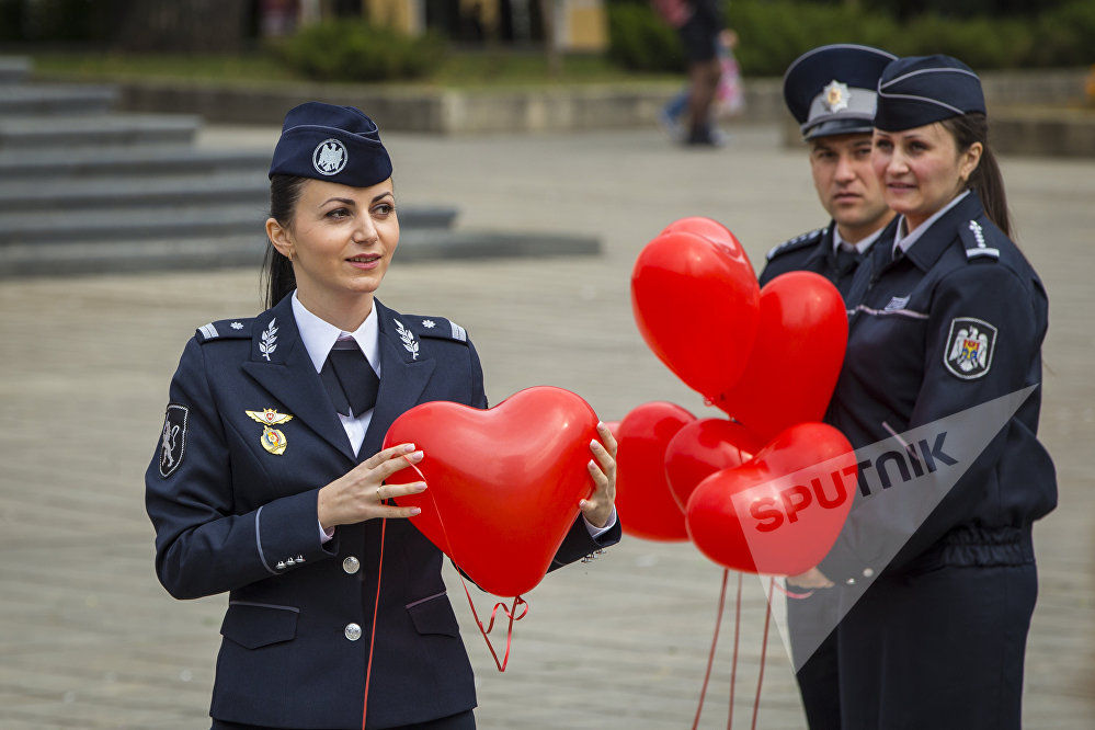 Полицейские провели в Кишиневе флешмоб ко Всемирному дню сердца
