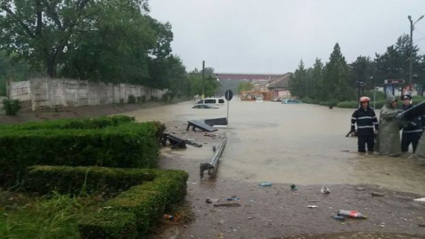 Inundații puternice pe litoralul României. Turiștii au început să plece