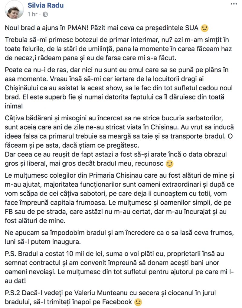 Silvia Radu încheie episodul de azi al bradului, cu un selfie în fața noului pom de Crăciun