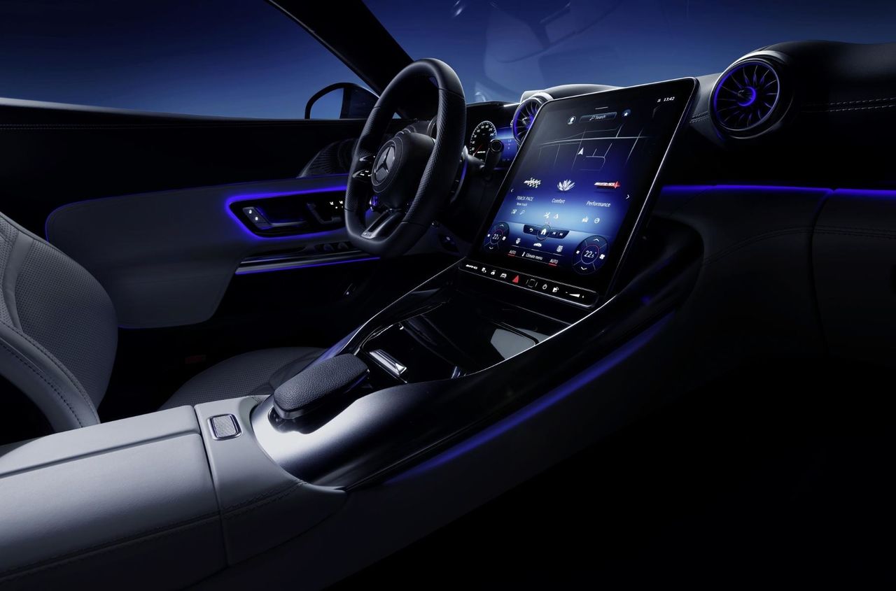 Mercedes-AMG показал салон нового SL