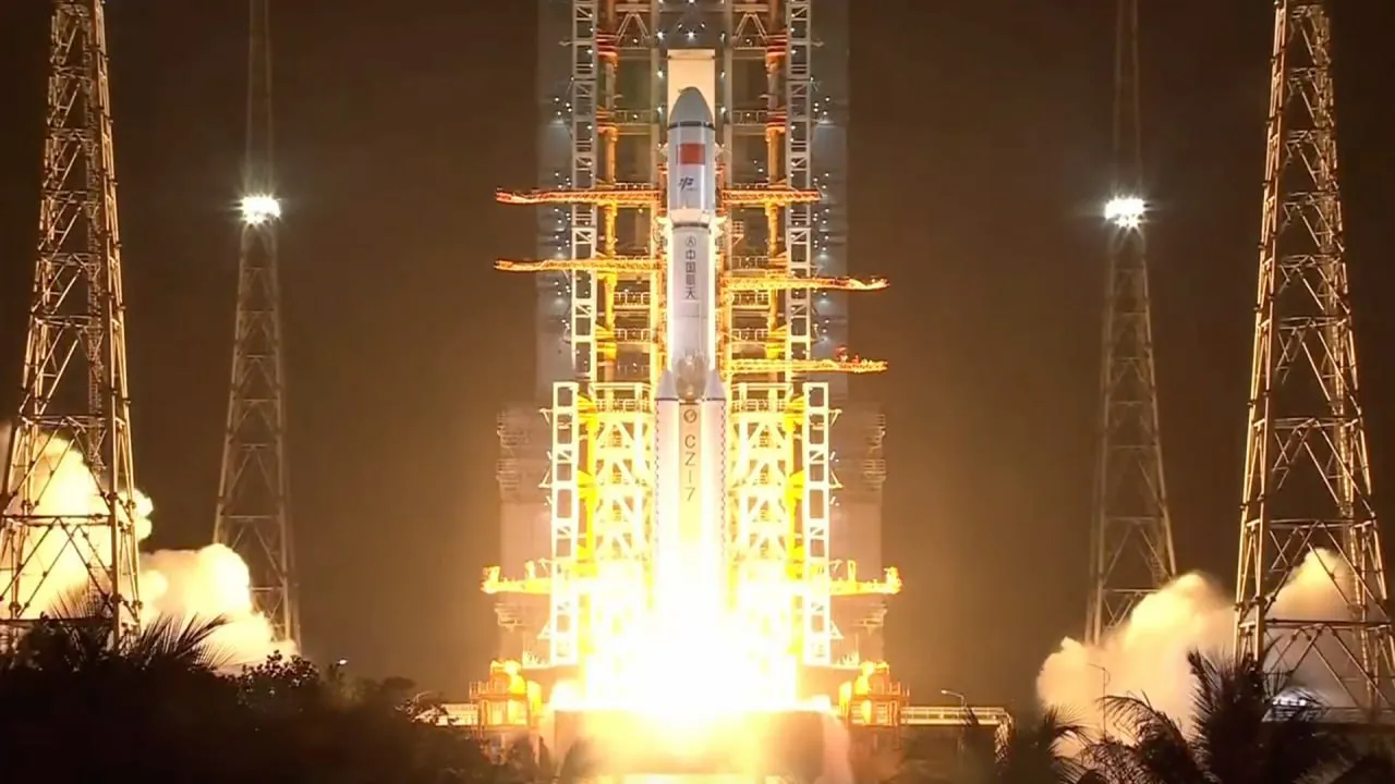 Китай запустил грузовой корабль "Тяньчжоу-7" к национальной орбитальной станции