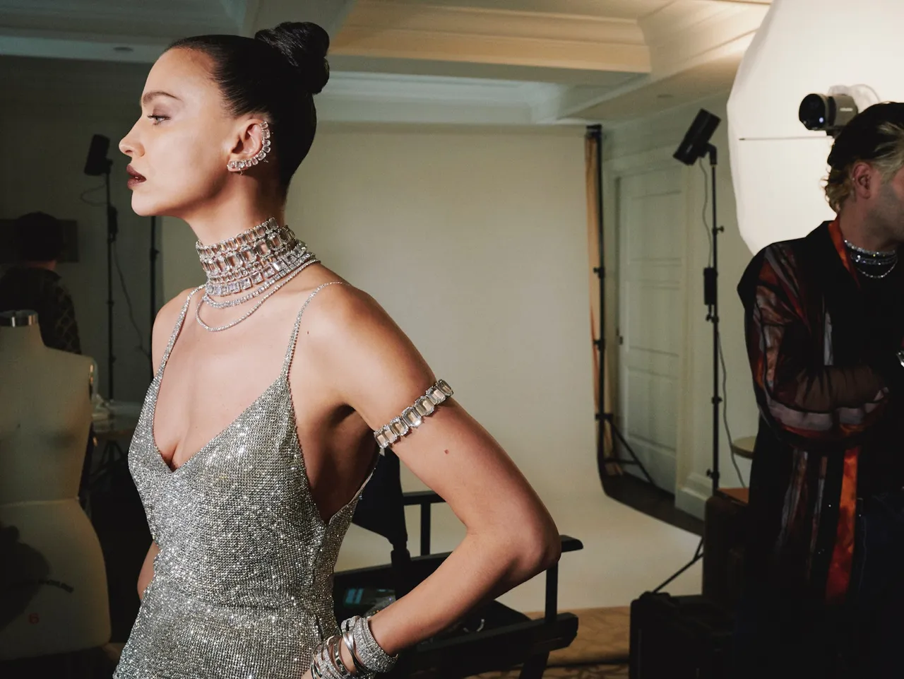 Ирина Шейк снялась на Met Gala в платье из 84 тысяч кристаллов