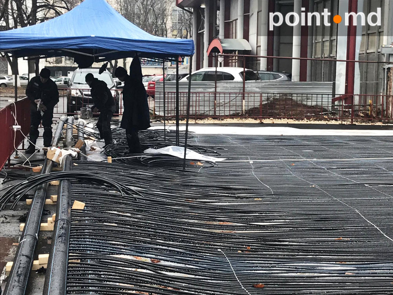 Instalarea patinoarului în Capitală: Cum au loc pregătirile