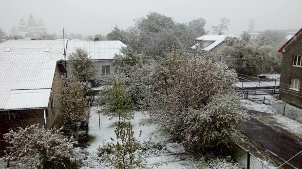 Ucraina, acoperită de zăpadă în mijlocul primăverii