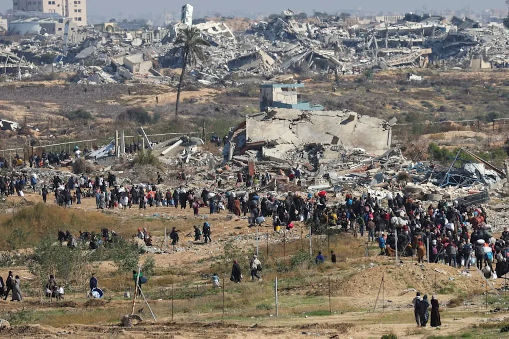 Mii de palestinieni se întorc în nordul Fâșiei Gaza după încetarea focului
