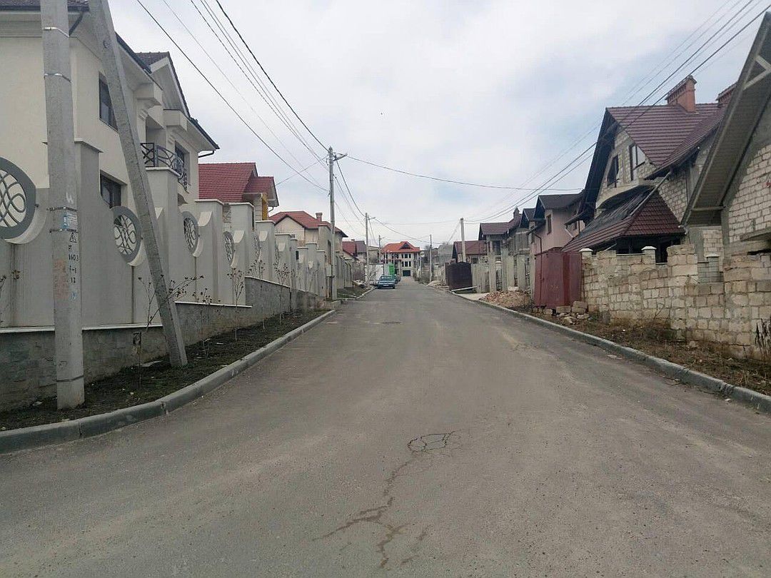 Раду организовала уборку на улице, где живет Нэстасе
