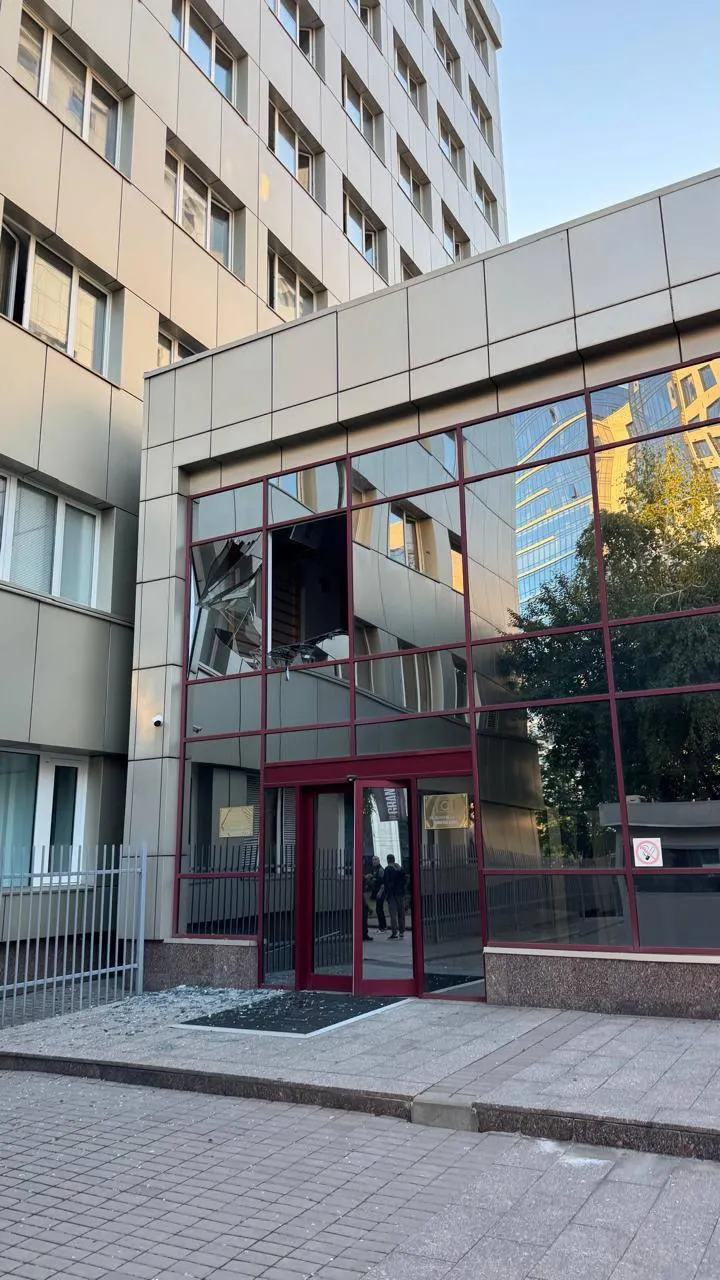 Во время массированного удара по Киеву было повреждено здание представительства Евросоюза