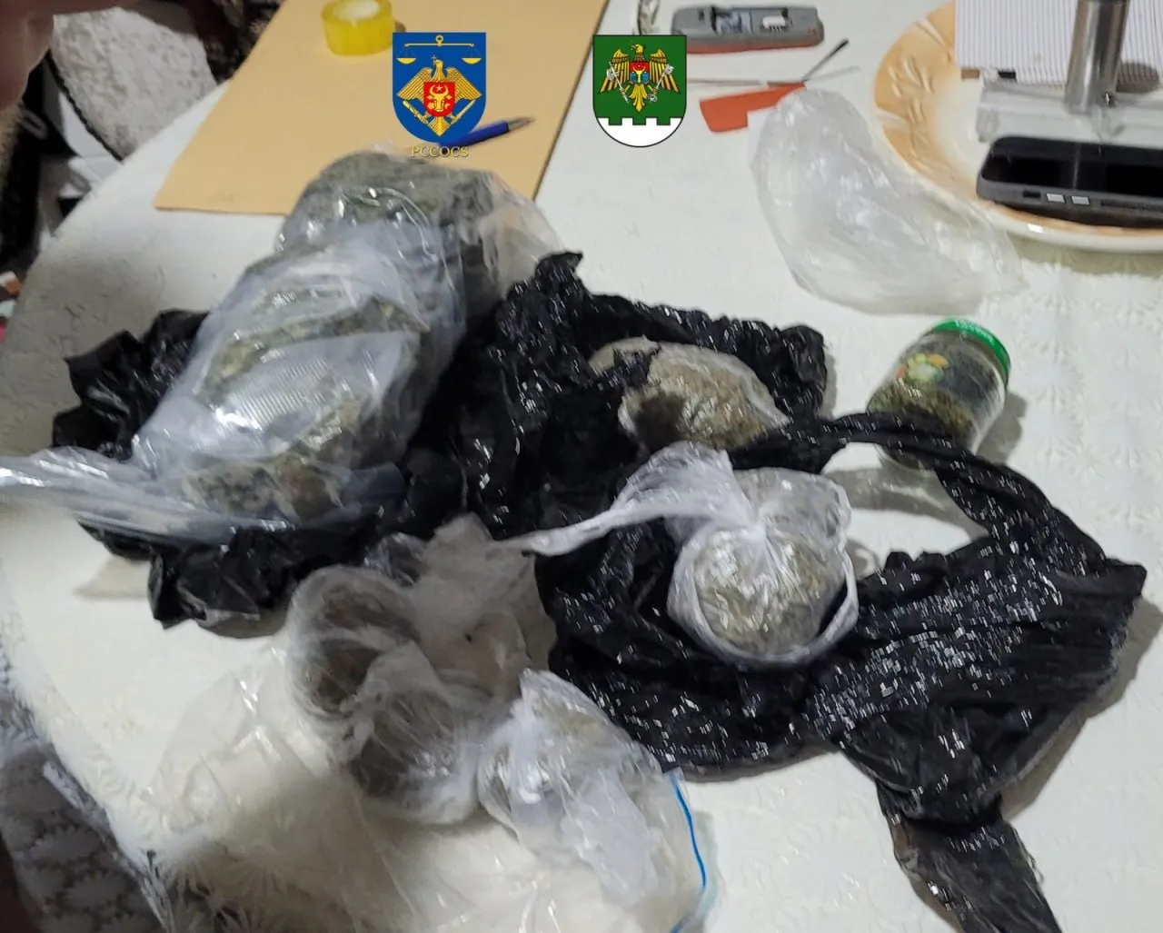 Droguri în valoare de 250.000 de lei, confiscate la Comrat