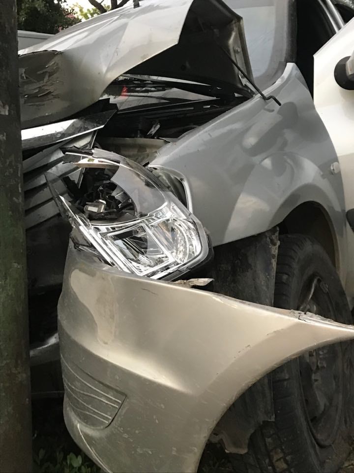 Авария на Мунчештской улице: автомобиль врезался в столб