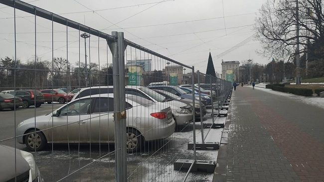 Главная площадь страны вновь превратилась в огромную парковку