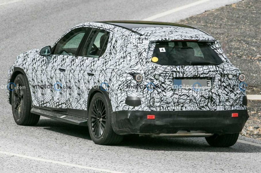 Гибридный Mercedes-Benz GLC нового поколения сфотографировали во время тестов