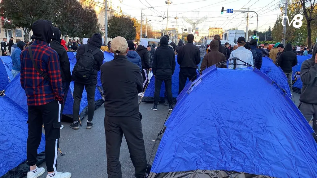В центре Кишинёва снова установили палатки: протест продолжится через неделю