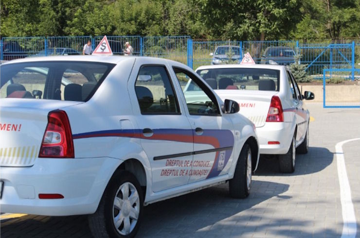 В Кишиневе отремонтировали площадку для сдачи экзаменов по вождению