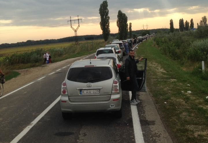 Situaţie dificilă la frontieră: O şoferiţă afirmă că este a 161-a la coadă