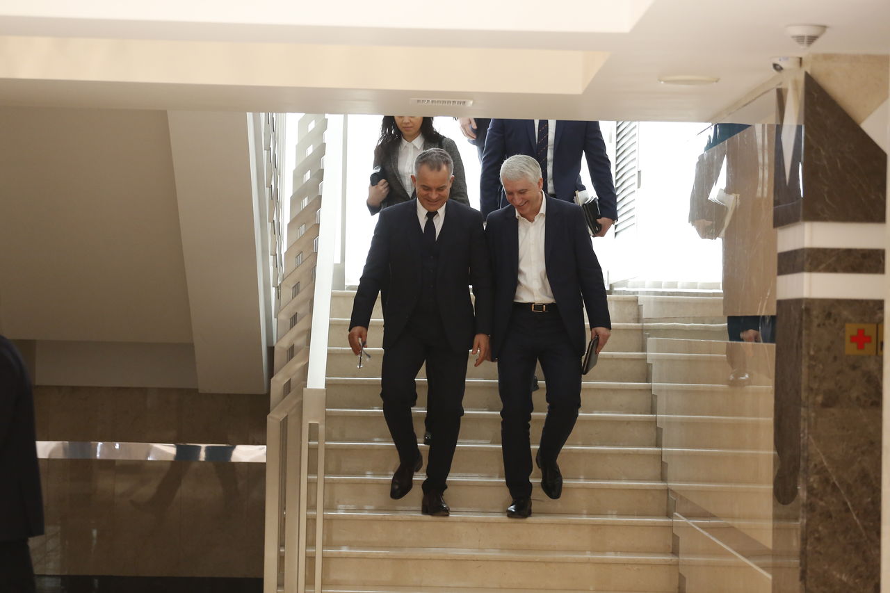 Plahotniuc, însoţit de „cardinalul” Iaralov şi „purtătorul de borsetă”, surprinşi la Parlament