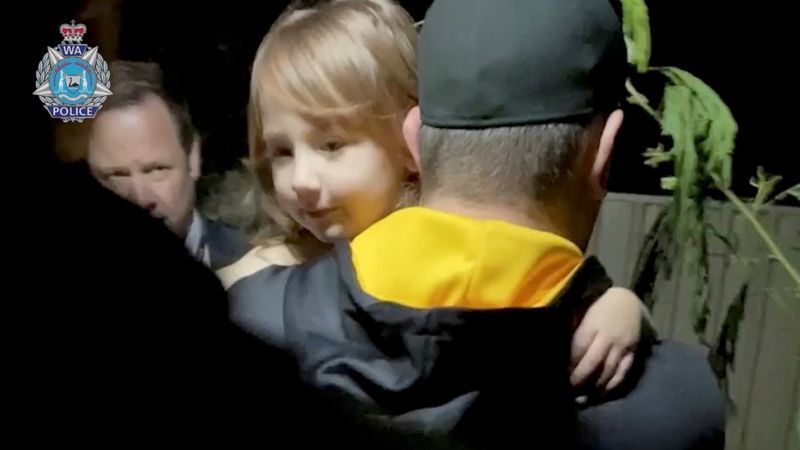 В Австралии нашли живой четырехлетнюю девочку, которую искали 18 дней
