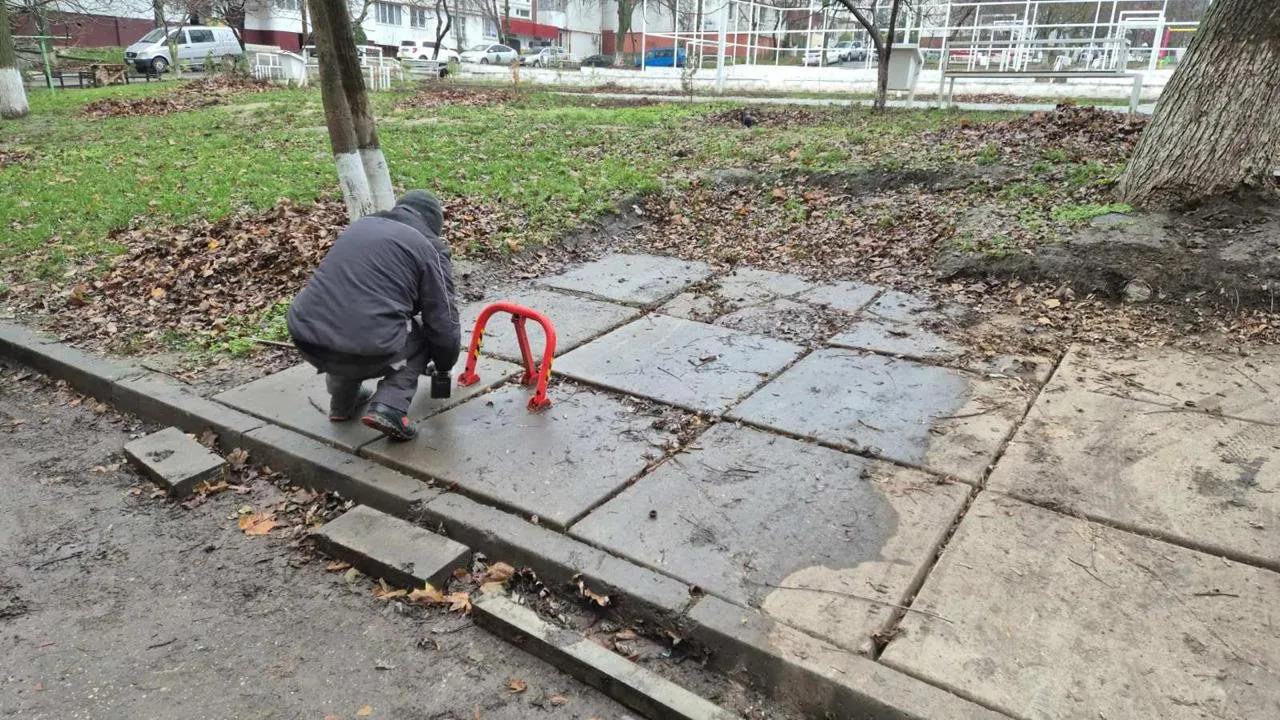 Dispozitivele de parcare, instalate ilegal, demontate la Ciocana