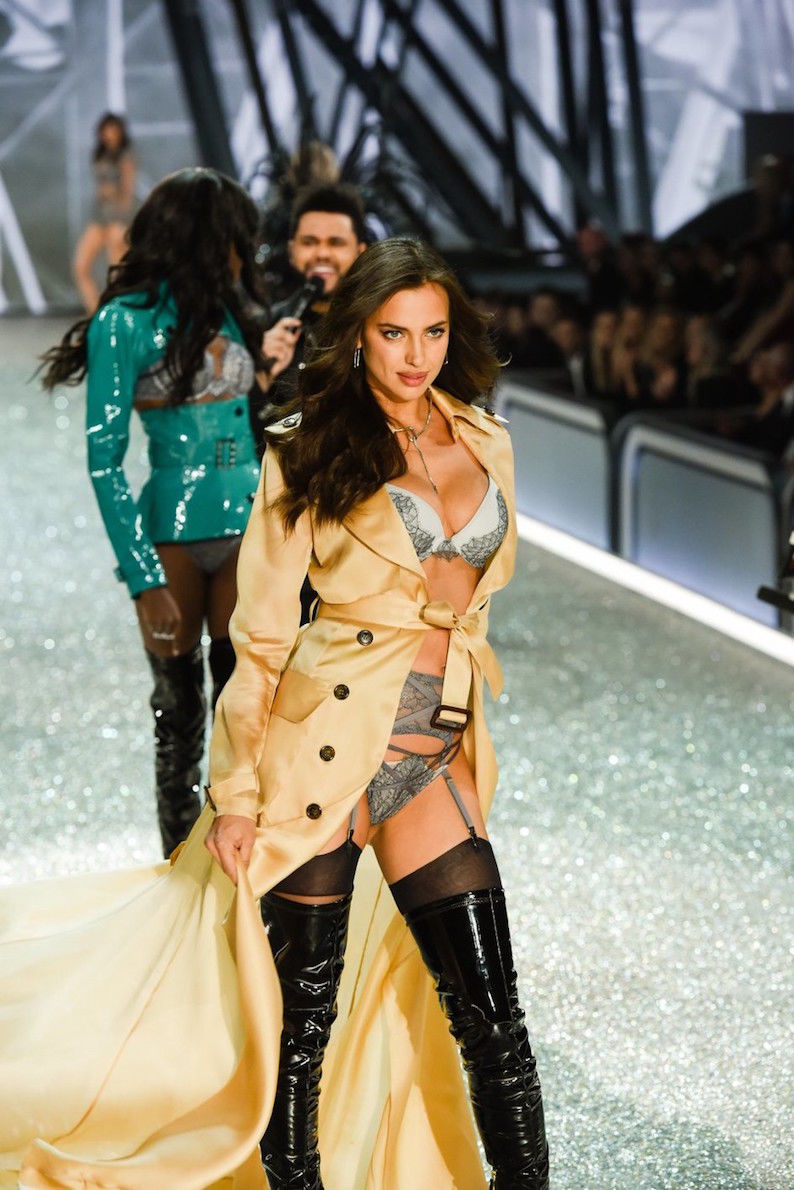 В Париже прошло ежегодное шоу Victoria's Secret
