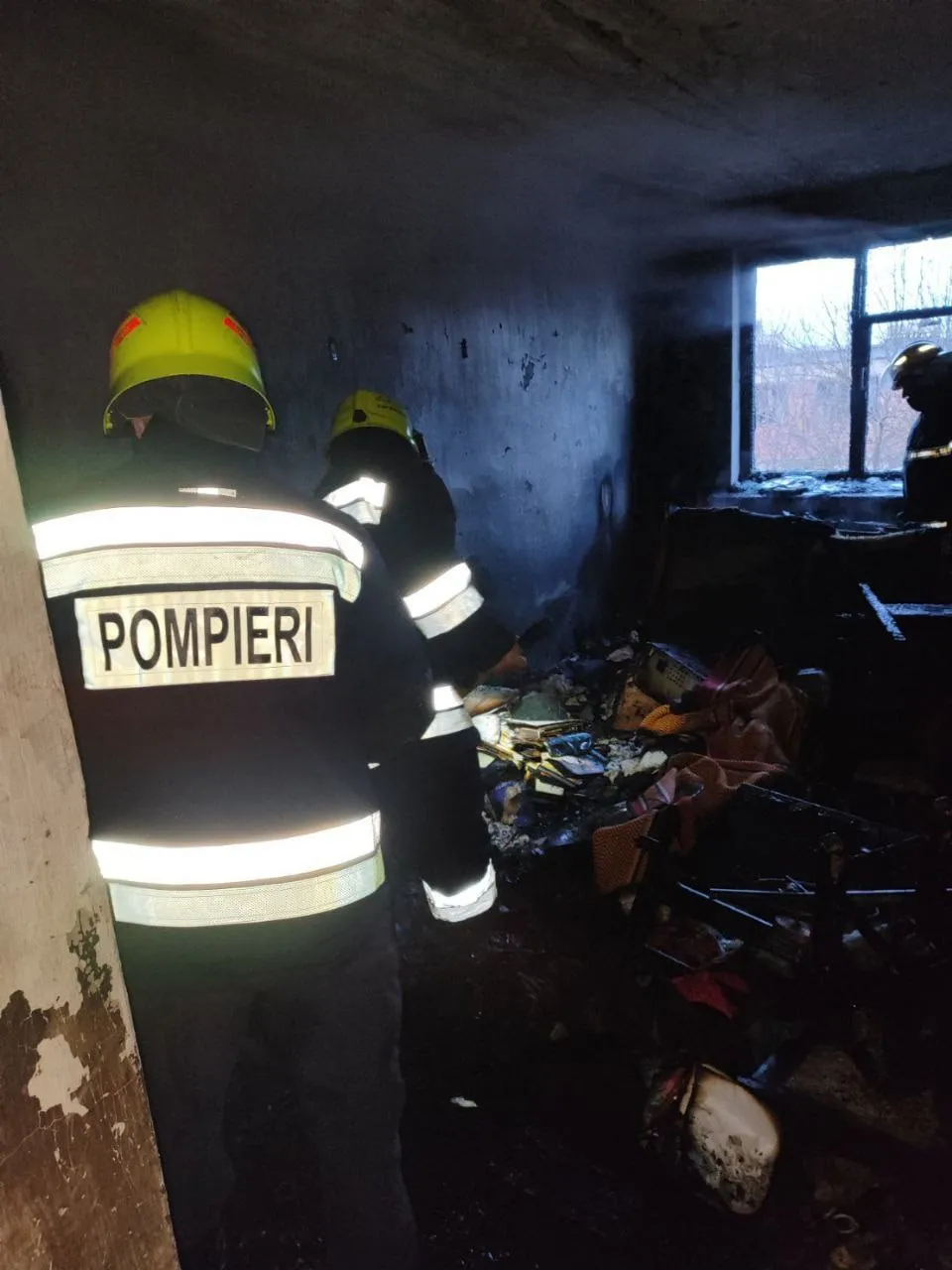Пожар в Сороках: спасатели эвакуировали двух детей и троих взрослых