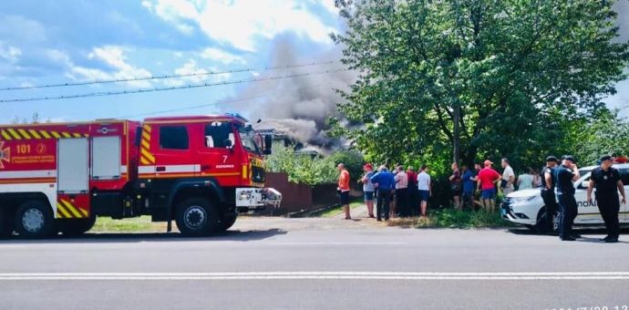 В Прикарпатье спортивный самолет упал на дом: погибли четыре человека