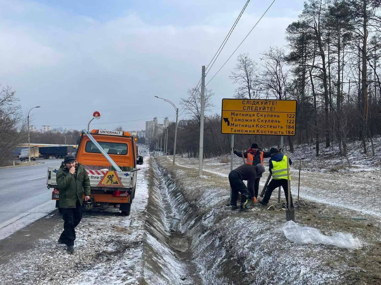 В Молдове начали устанавливать дорожные указатели на украинском и русском языках