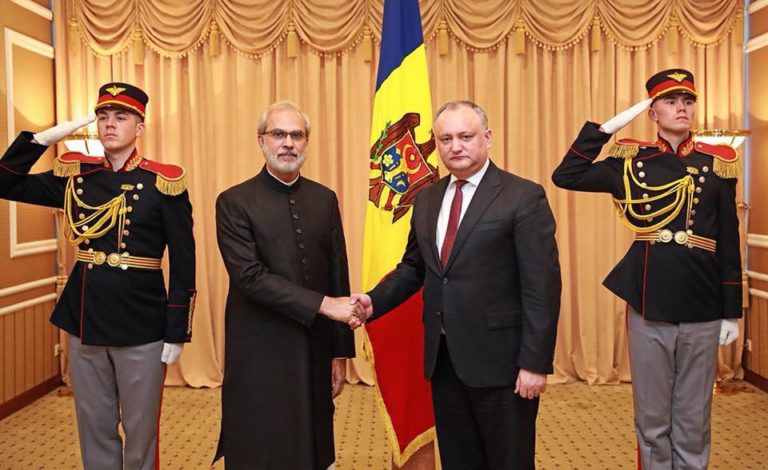 Trei ambasadori noi în Moldova, cu sediile la Bucureşti, Sofia şi Bruxelles, au transmis scrisorile de acreditare lui Dodon