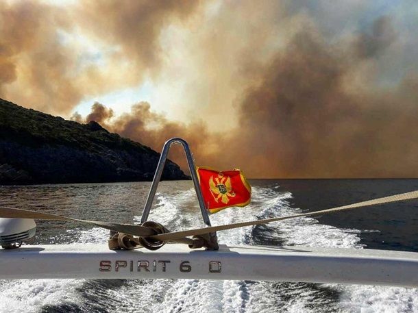 В Черногории эвакуируют туристов из-за лесных пожаров