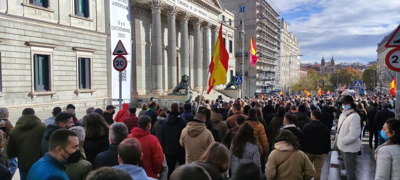 В выходные десятки тысяч полицейских в Испании вышли на акцию протеста
