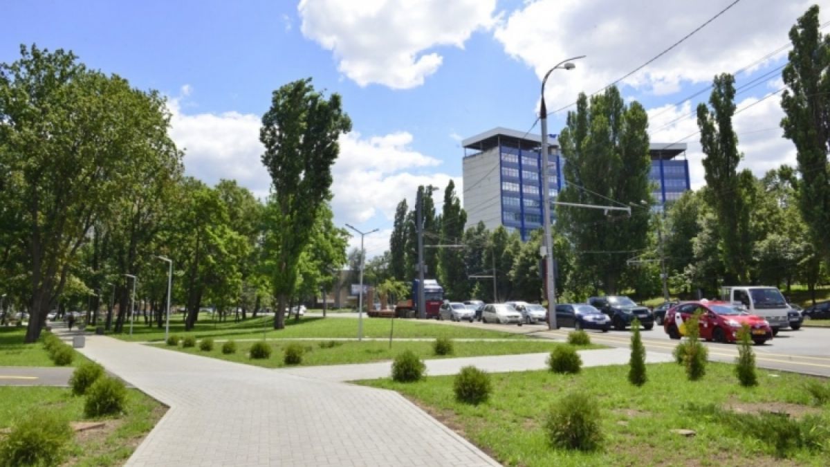 Сквер на улице Букурией вновь открыт, движение восстановлено