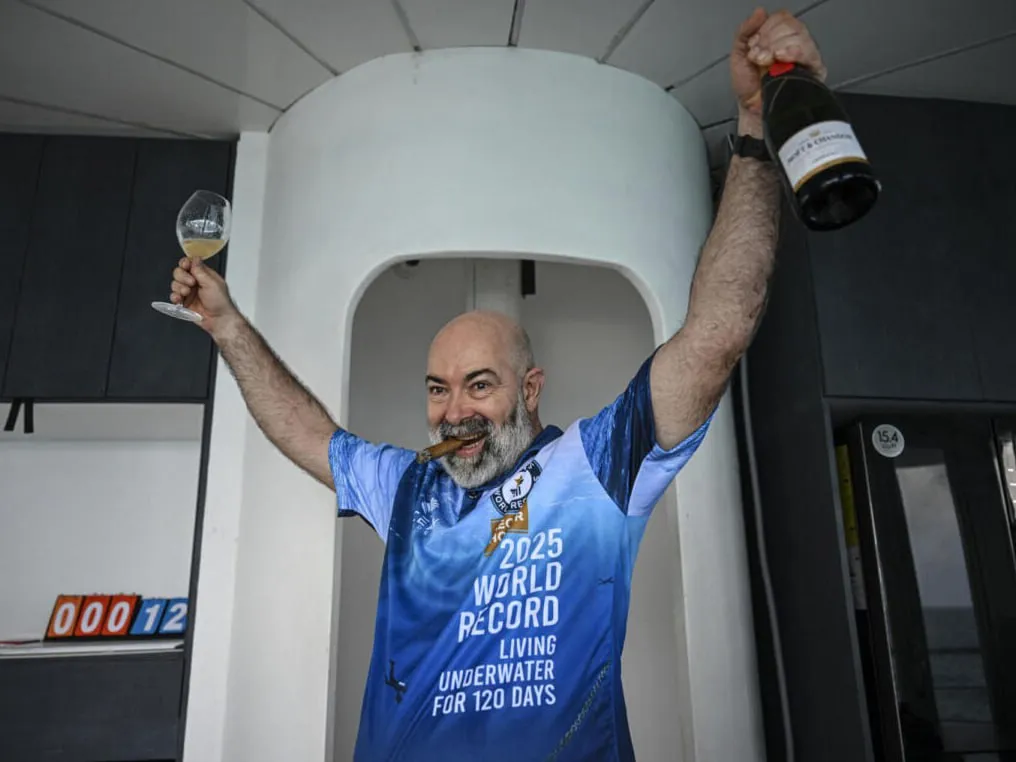 Un inginer german a stabilit un nou record mondial după ce a trăit sub apă timp de 120 de zile