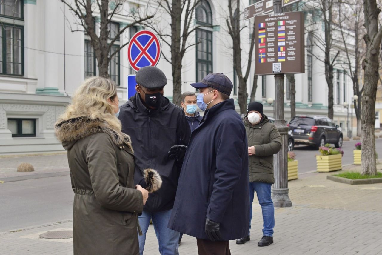 В акции по посадке деревьев в столице приняли участие послы
