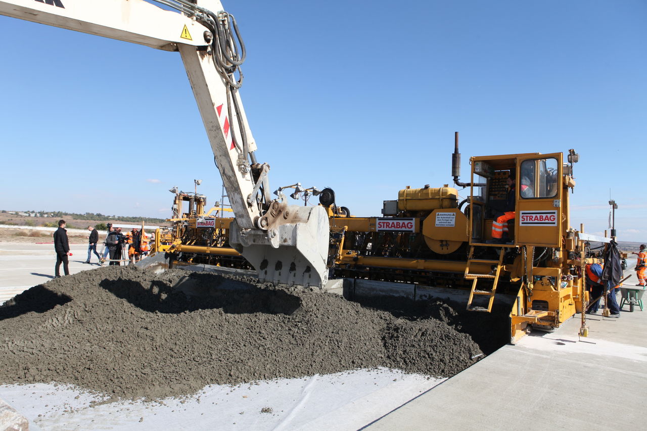 Finalizarea lucrărilor de betonare pe primul segment al pistei Aeroportului