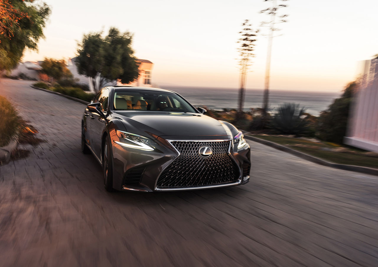 Lexus представил в Детройте флагманский седан LS