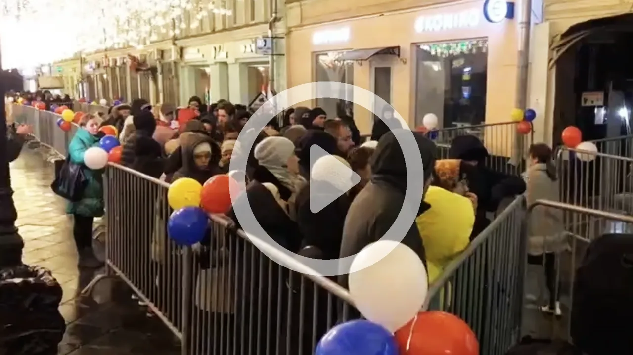 O coadă lungă de alegători s-a format din nou la Ambasada Moldovei din Moscova
