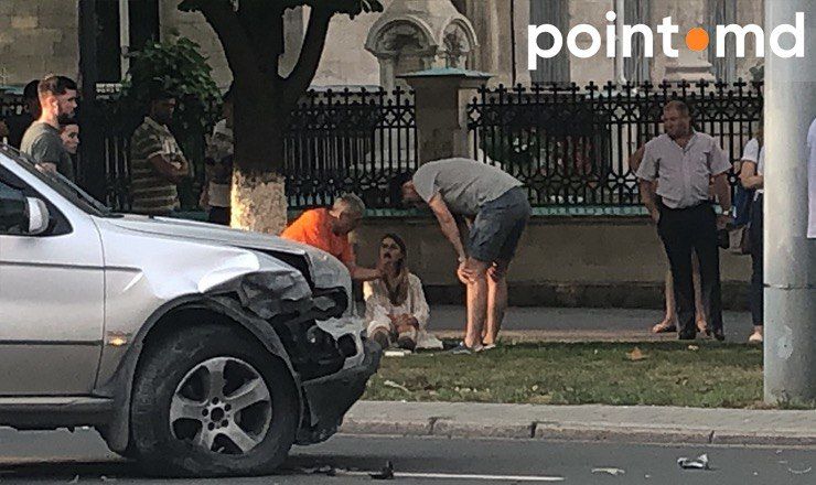 В центре столицы произошла авария с участием BMW