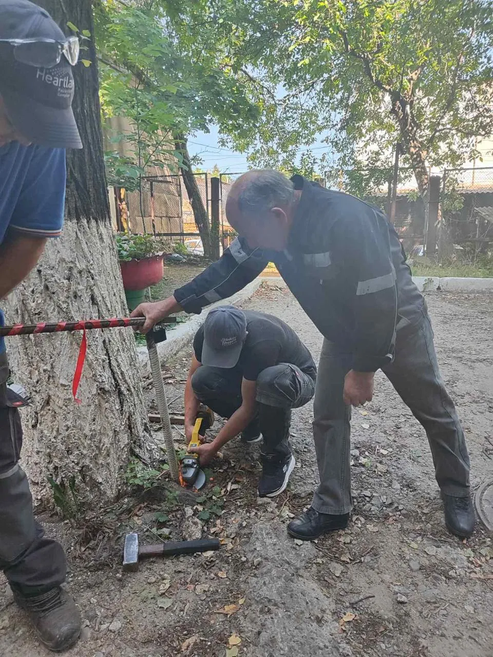 Dispozitivele ilegale de parcare, demontate în Capitală de autorități
