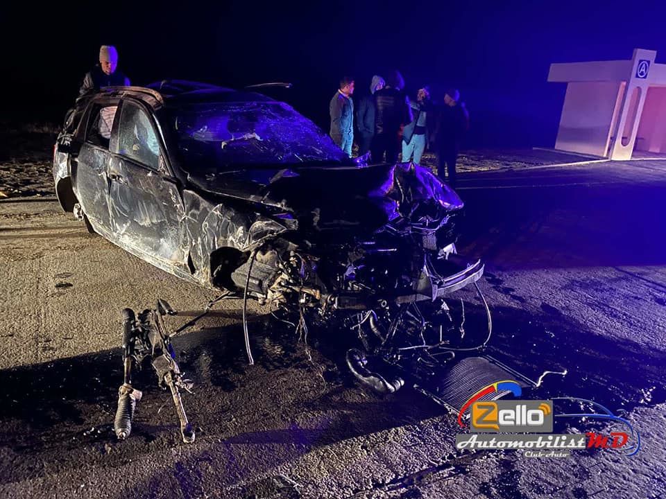 Водитель BMW попал в серьезную аварию, превратив машину в груду металла