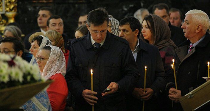 "Любовный треугольник" Киртоакэ: мэр мечется между двумя блондинками