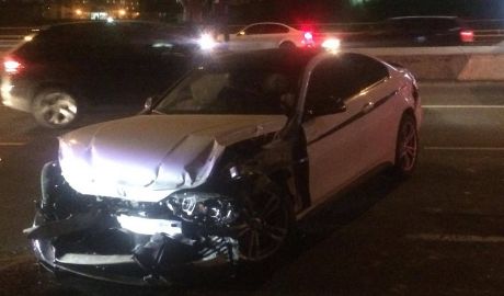 Impact violent în capitală:Un şofer, transportat la spital după ce maşina pe care o conducea s-a tamponat cu un alt vehicul