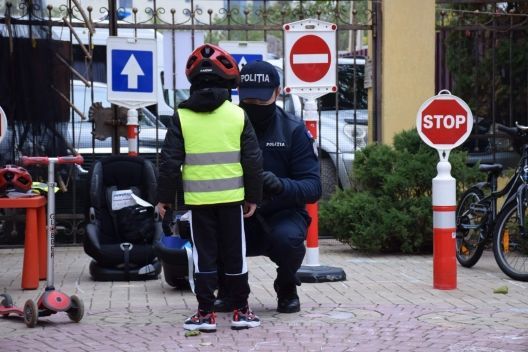 Полицейские провели в детском саду урок ПДД