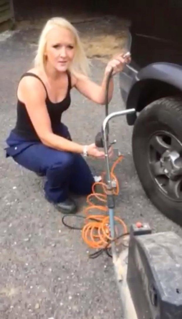 Cum arata tanara care sustine ca nu se poate angaja din cauza ca este prea frumoasa