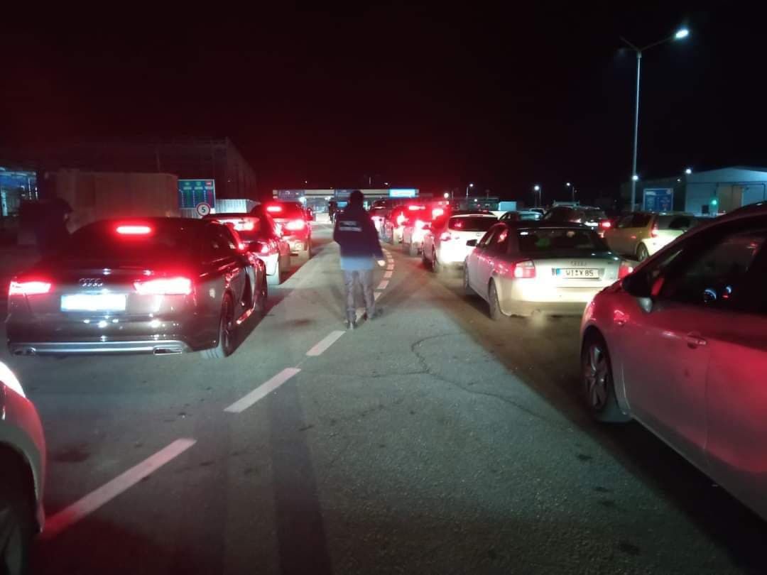 На КПП "Леушены" образовались огромные очереди