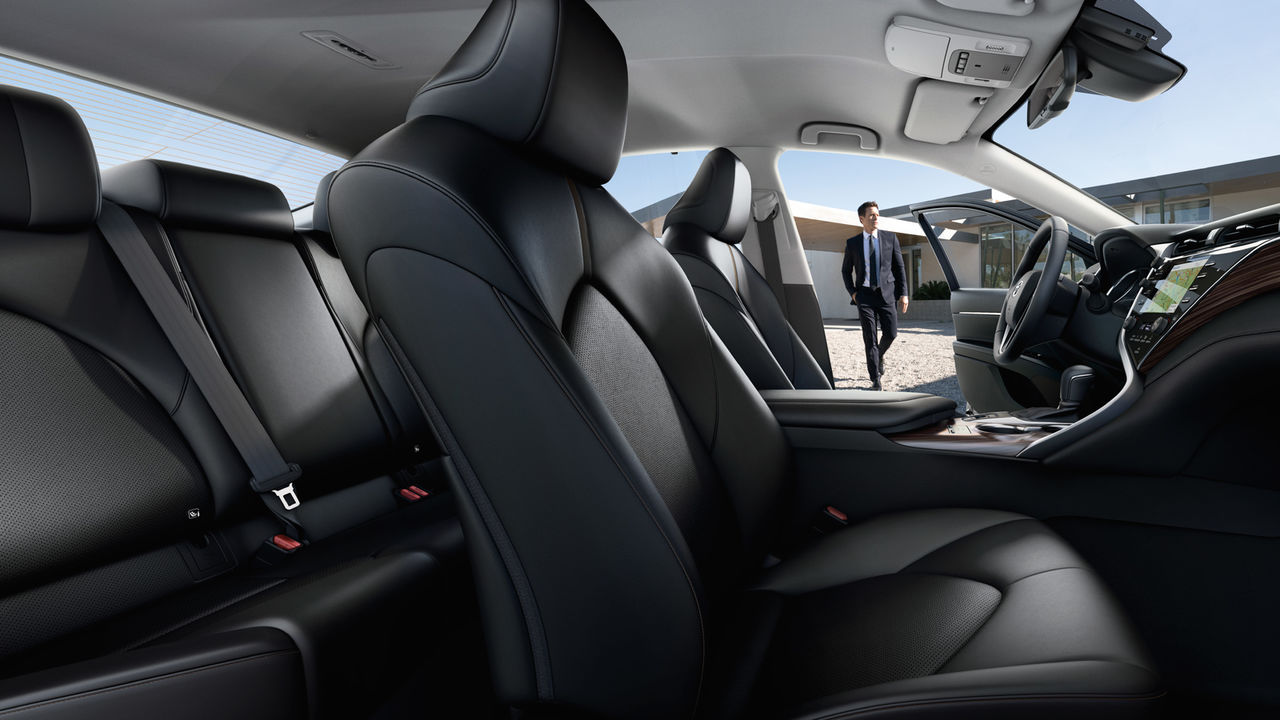 Toyota Camry: С 22 января почувствуйте все преимущества нового бизнес-седана ®