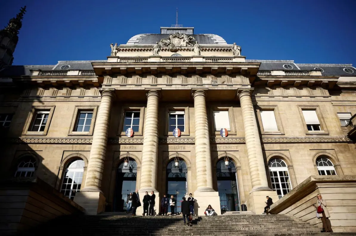 Opt persoane sunt judecate în Franța într-un caz de mare rezonanță privind decapitarea unui profesor