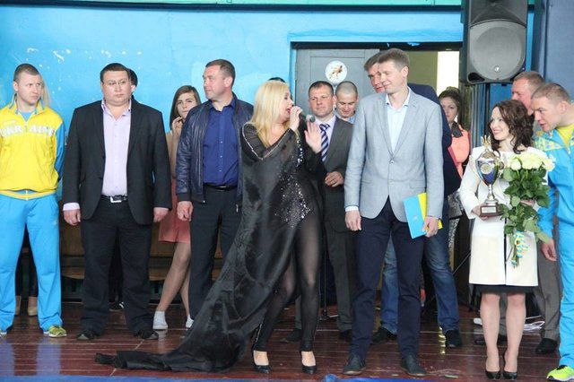 Мисс Мира явилась на детские соревнования без белья